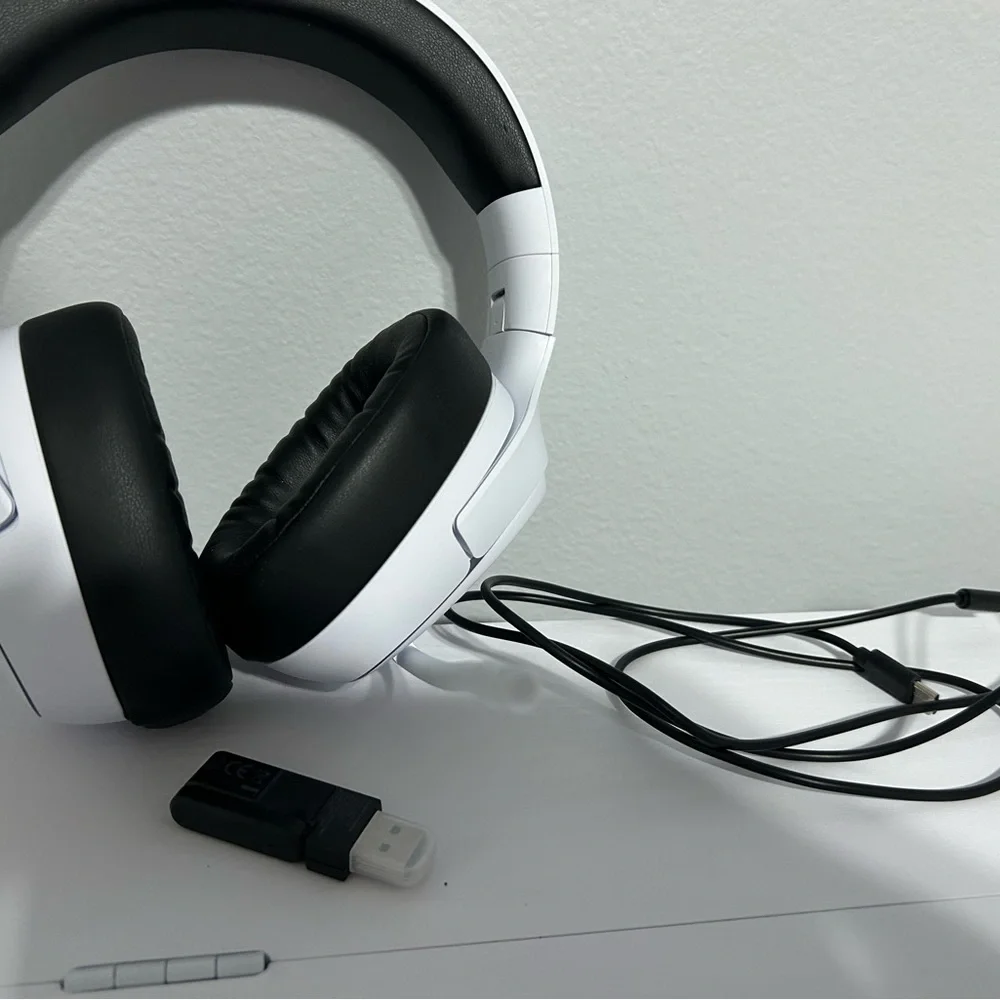Perfect PS5/PS4/PC Headset Surround Sound White New 70H Battery and more